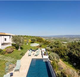 4 bedroom villa with pool near Noto, sleeps 8